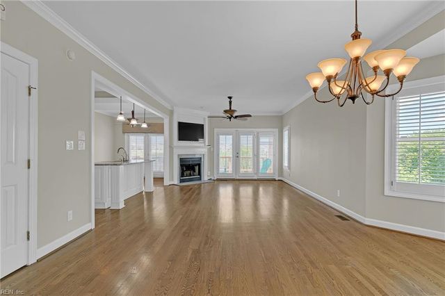 51 Mizzen CIR, Hampton, VA 23664