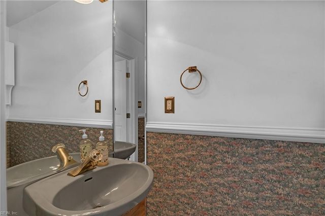 51 Mizzen CIR, Hampton, VA 23664