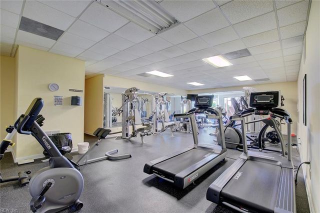 51 Mizzen CIR, Hampton, VA 23664