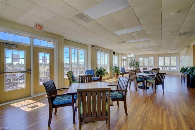 51 Mizzen CIR, Hampton, VA 23664