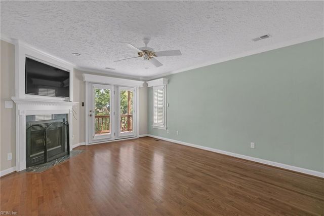 51 Mizzen CIR, Hampton, VA 23664