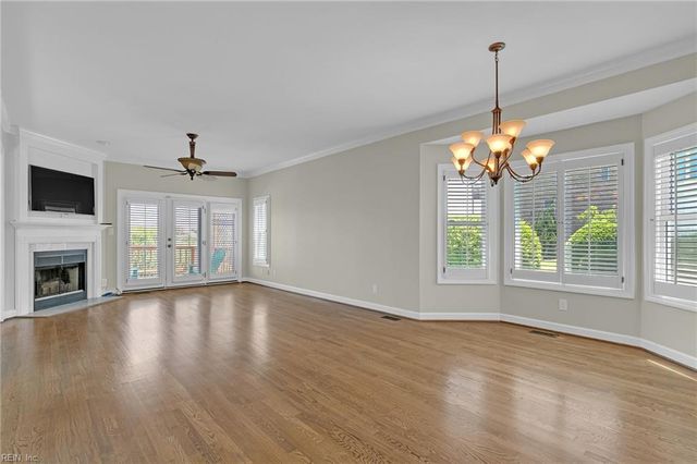 51 Mizzen CIR, Hampton, VA 23664