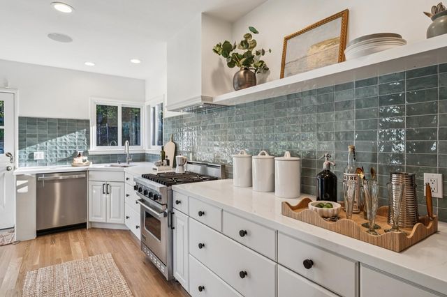 5275 5275 Proctor Avenue, Oakland, CA 94618