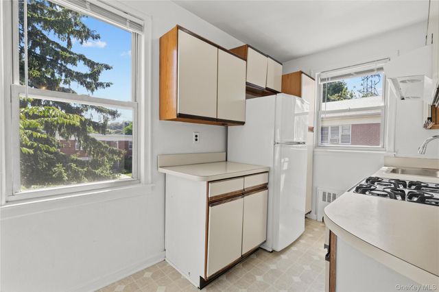 24 Winchester Avenue 2C, Yonkers, NY 10710
