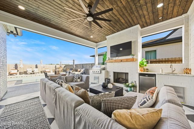 300 Alexander Palm Avenue, Youngsville, LA 70592