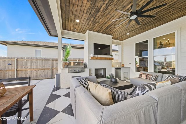 300 Alexander Palm Avenue, Youngsville, LA 70592