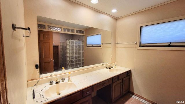 3898 COUNTRY CLUB Road, Carbondale, IL 62901