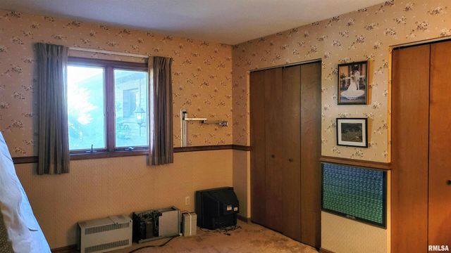 3898 COUNTRY CLUB Road, Carbondale, IL 62901