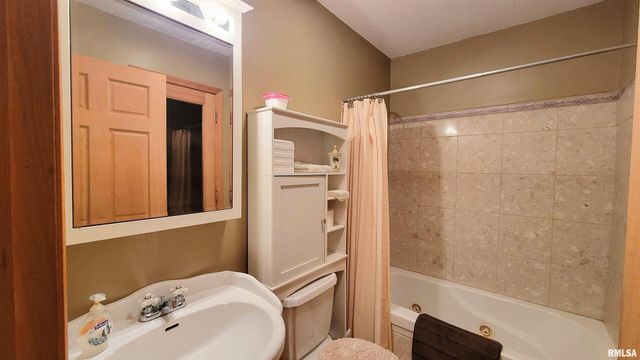 3898 COUNTRY CLUB Road, Carbondale, IL 62901