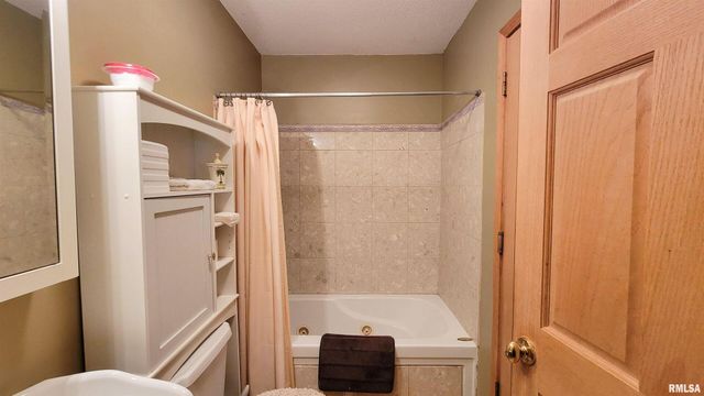 3898 COUNTRY CLUB Road, Carbondale, IL 62901