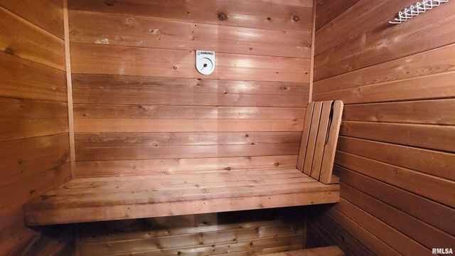 3898 COUNTRY CLUB Road, Carbondale, IL 62901