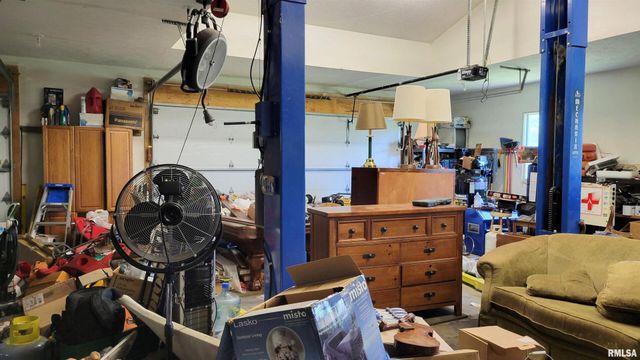 3898 COUNTRY CLUB Road, Carbondale, IL 62901