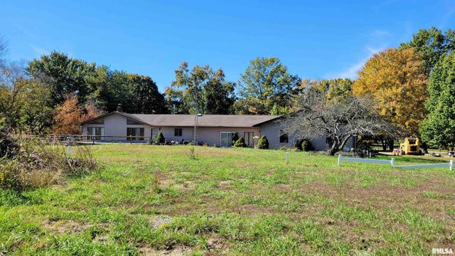 3898 COUNTRY CLUB Road, Carbondale, IL 62901