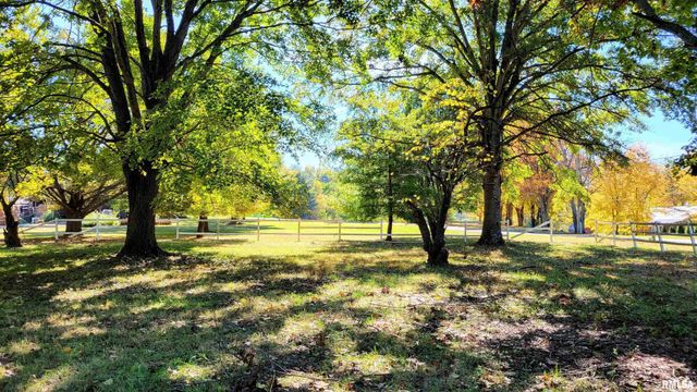 3898 COUNTRY CLUB Road, Carbondale, IL 62901