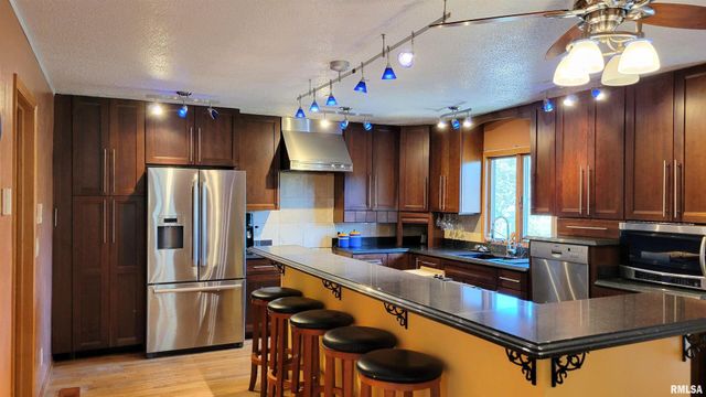 3898 COUNTRY CLUB Road, Carbondale, IL 62901