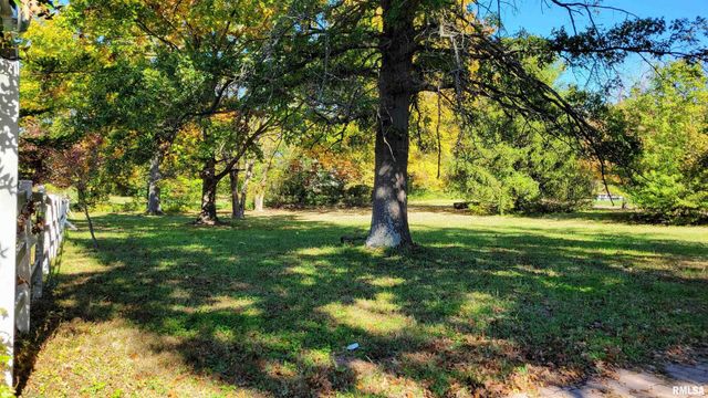 3898 COUNTRY CLUB Road, Carbondale, IL 62901