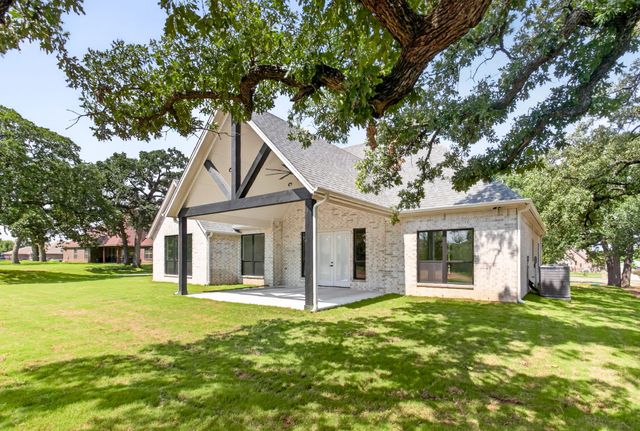 126 Champions Way, Azle, TX 76020