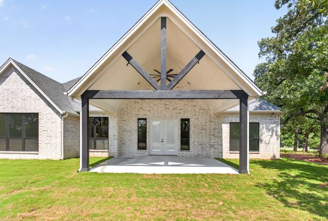 126 Champions Way, Azle, TX 76020