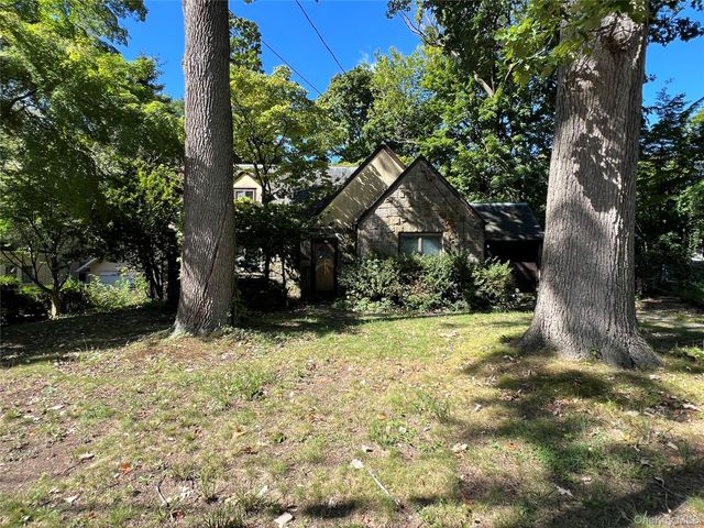 116 Huntington Road, Port Washington, NY 11050