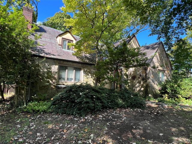 116 Huntington Road, Port Washington, NY 11050