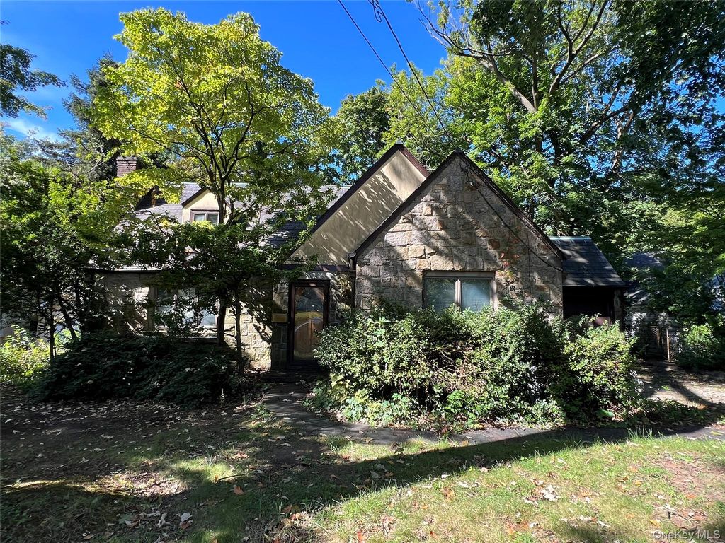 116 Huntington Road, Port Washington, NY 11050
