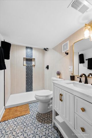 6322 N Monticello Avenue, Chicago, IL 60659