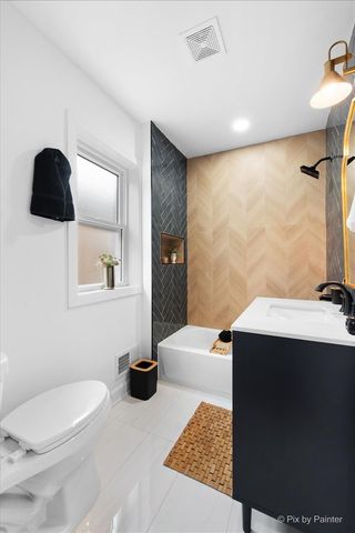 6322 N Monticello Avenue, Chicago, IL 60659