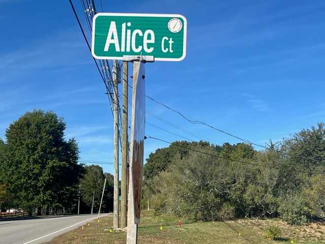 8 Alice Court, Stonington, CT 06379