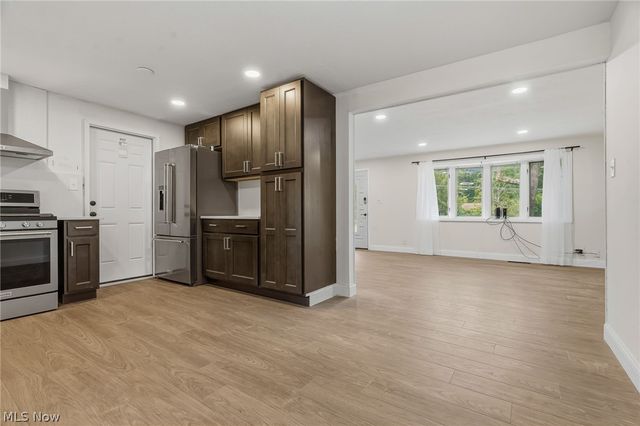 1428 Laurel Drive, Macedonia, OH 44056