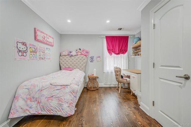 630 Wall St, West Hempstead, NY 11552