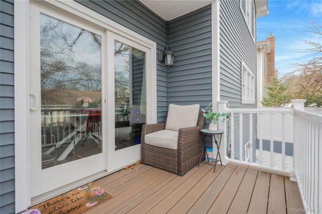 630 Wall St, West Hempstead, NY 11552