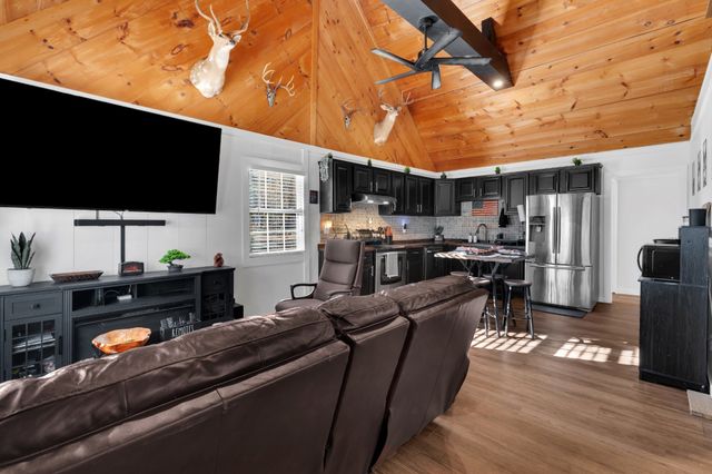 1956 Vanzant Bend Rd, Belvidere, TN 37306