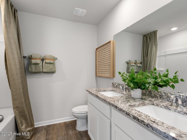 118 S Grassland Road Th 35, Surf City, NC 28445