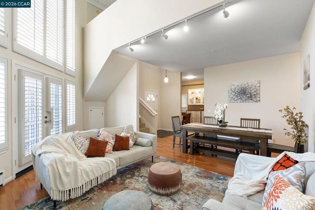 443 College Ave, Palo Alto, CA 94306