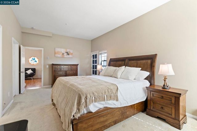 443 College Ave, Palo Alto, CA 94306