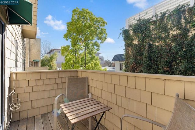 443 College Ave, Palo Alto, CA 94306