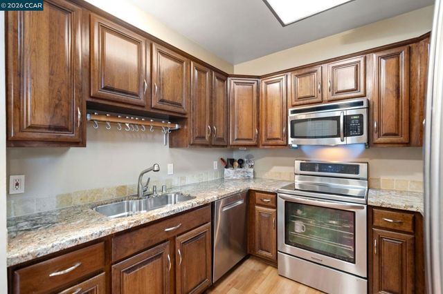 443 College Ave, Palo Alto, CA 94306