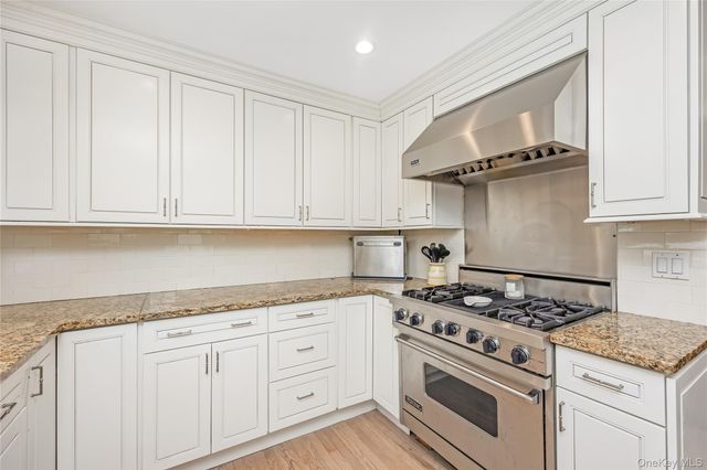 48 McKinley Street, Massapequa Park, NY 11762