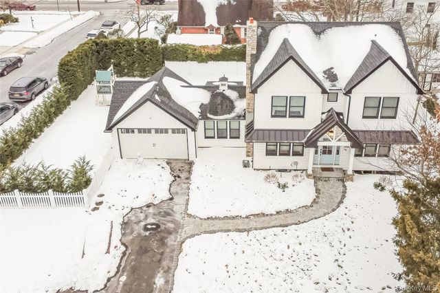 48 McKinley Street, Massapequa Park, NY 11762