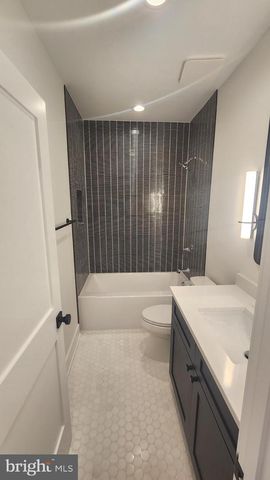 2004 N NELSON ST, Arlington, VA 22207