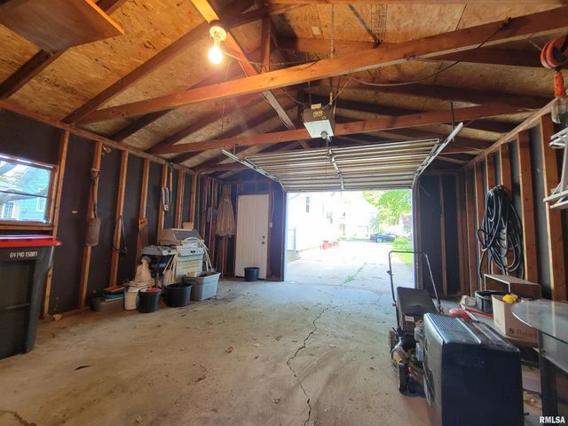1529 BACON Street, Pekin, IL 61554