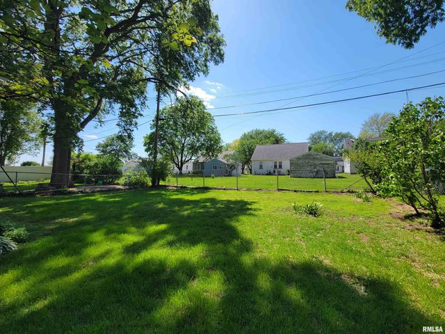 1529 BACON Street, Pekin, IL 61554