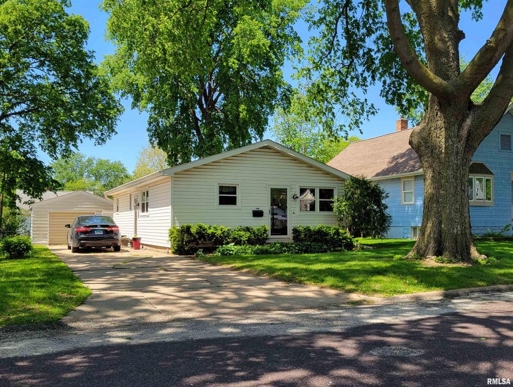 1529 BACON Street, Pekin, IL 61554