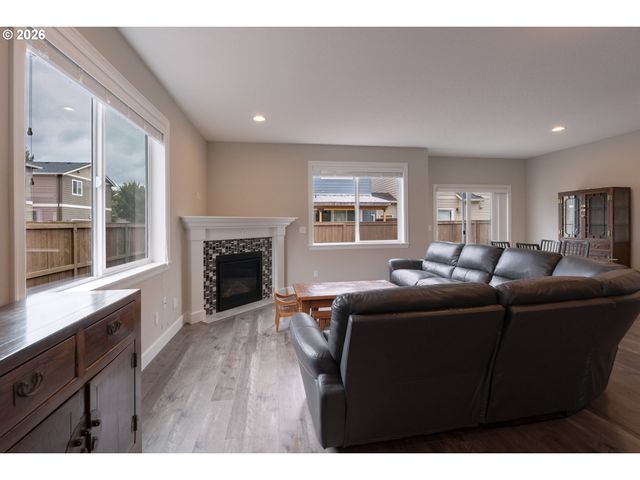 3822 Se WILLAMETTE Ave, Hillsboro, OR 97123