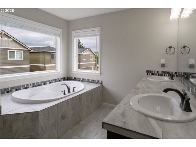 3822 Se WILLAMETTE Ave, Hillsboro, OR 97123