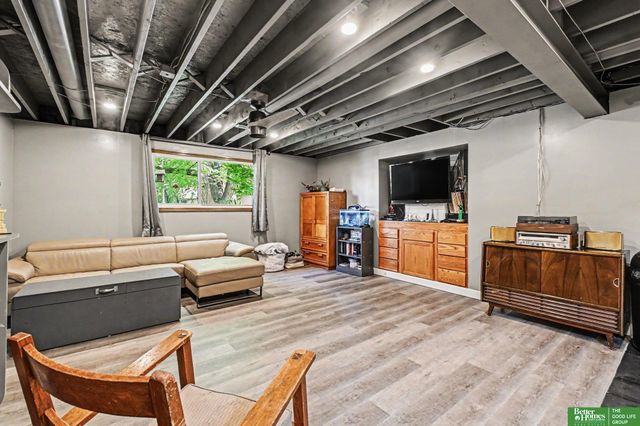 9126 Adams Street, Omaha, NE 68127
