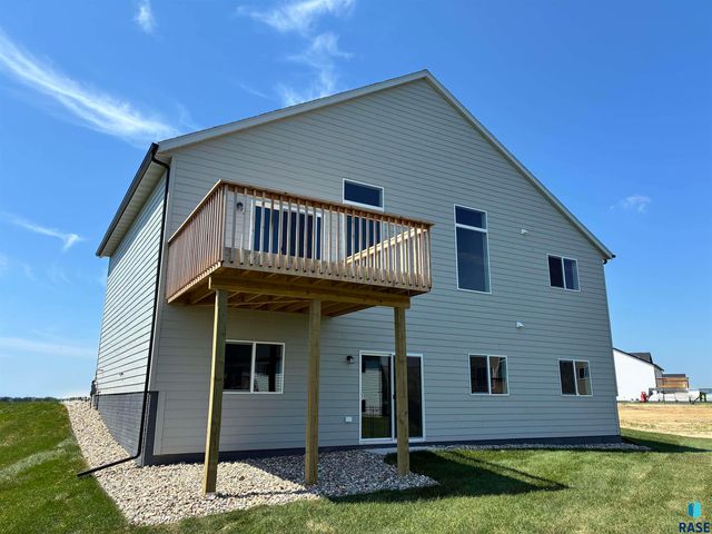 2009 N Goldberg Cir Circle, Sioux Falls, SD 57107