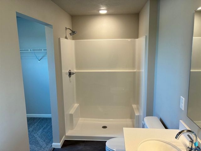 2009 N Goldberg Cir Circle, Sioux Falls, SD 57107