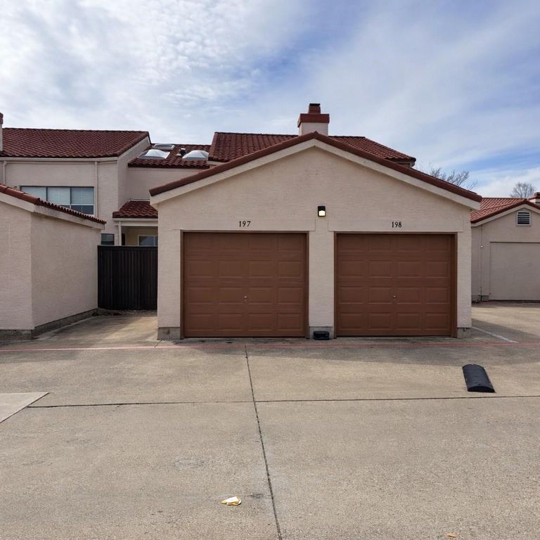 551 Ranch Trail 197, Irving, TX 75063