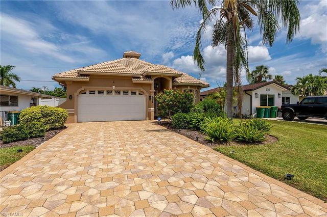 651 106th AVE N, Naples, FL 34108